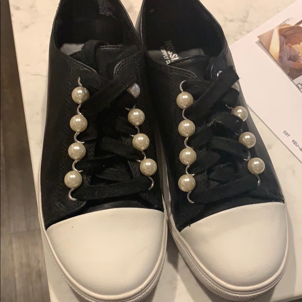 Mossimo Supply Co tennis shoes size 6.5